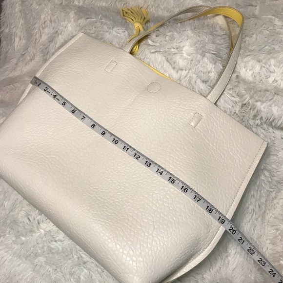 Large Tote with Tassel - Picture 5 of 8